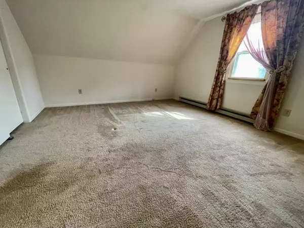 Biddeford, ME 04005,17 Greenfield LN