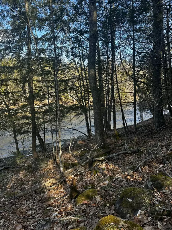 Cornville, ME 04976,846 E East Ridge RD