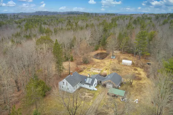 7 Magog RD, Searsmont, ME 04973