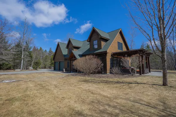 Kingfield, ME 04947,8 Sunset LN