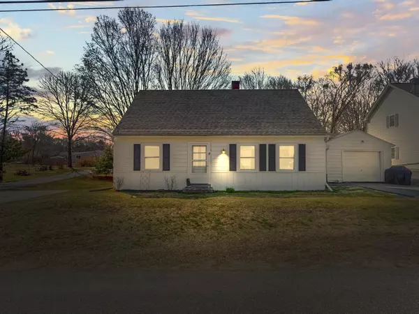 Saco, ME 04072,4 Therrien AVE