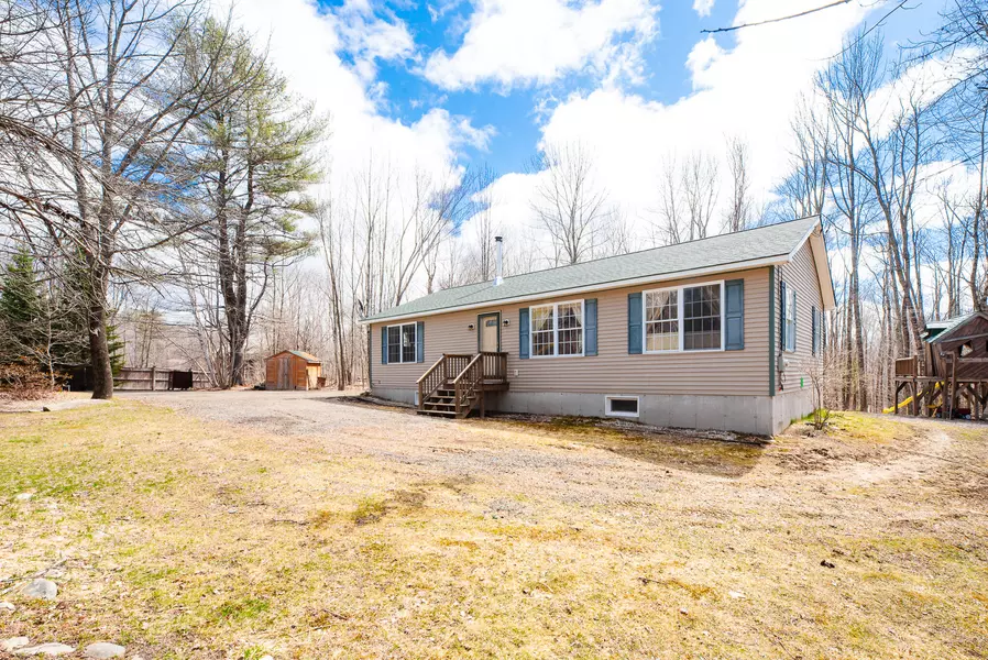 4 Watson Pond RD, Rome, ME 04963