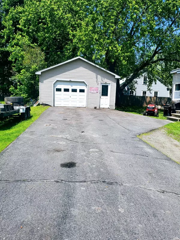 Madison, ME 04950,9 Locust ST