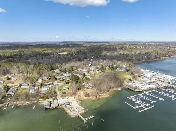 Freeport, ME 04032,6 Harraseeket RD