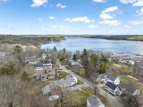 Freeport, ME 04032,6 Harraseeket RD