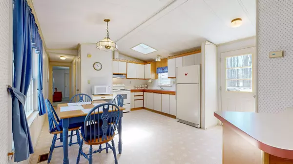 Monmouth, ME 04259,288 Blue RD