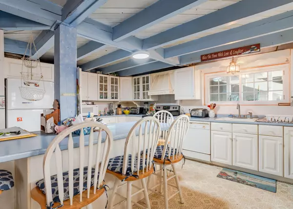 Westbrook, ME 04092,84 Hillside RD