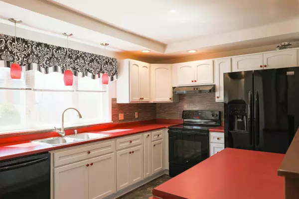 Ellsworth, ME 04605,24 Lincoln ST