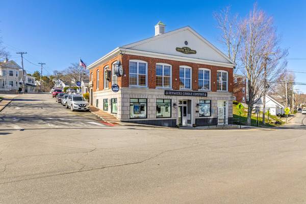 4 Townsend AVE, Boothbay Harbor, ME 04538