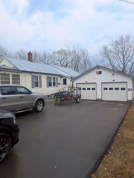 22 Woodman AVE, Fairfield, ME 04937