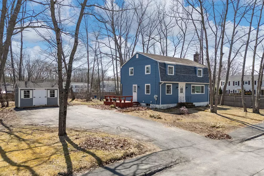 9 Shulman DR, Brunswick, ME 04011