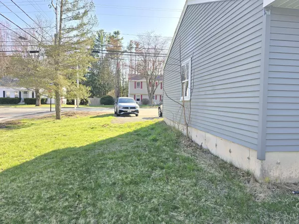 Saco, ME 04072,183 Bradley ST