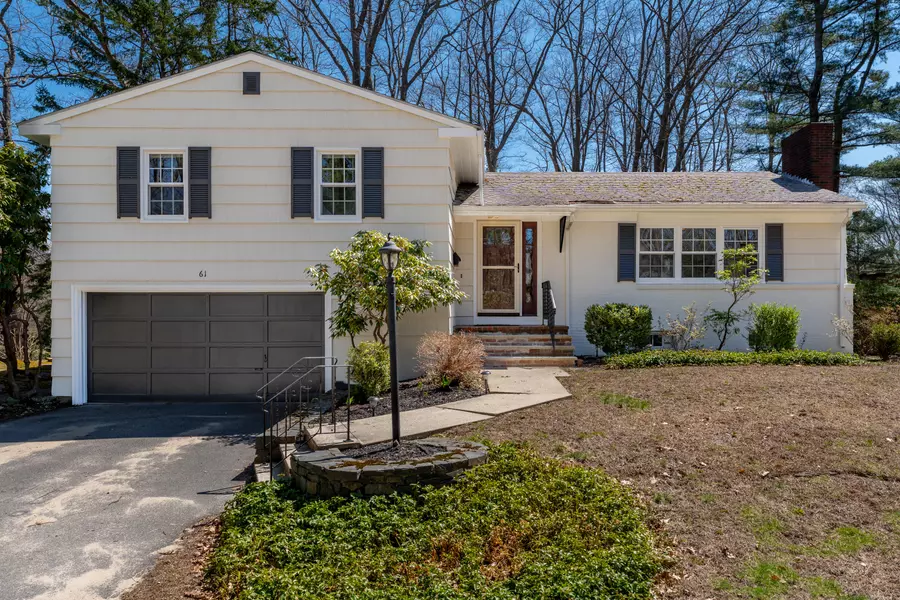 61 Stonybrook RD, Cape Elizabeth, ME 04107