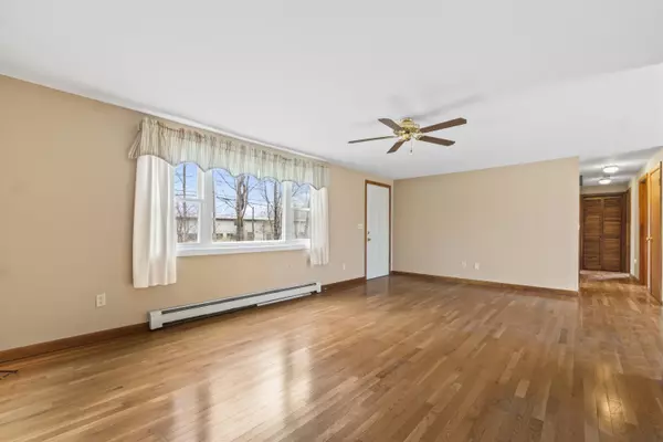 Eliot, ME 03903,286 Hanscom RD