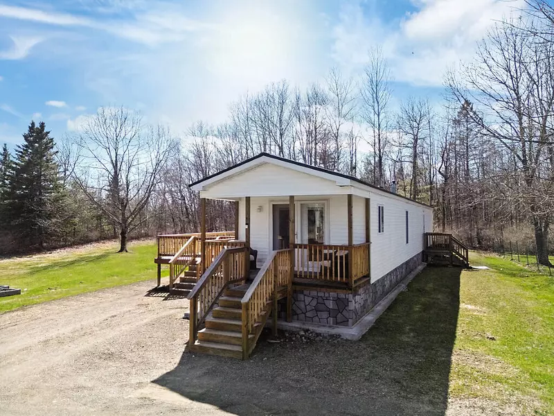 414 Bellsqueeze RD, Benton, ME 04901