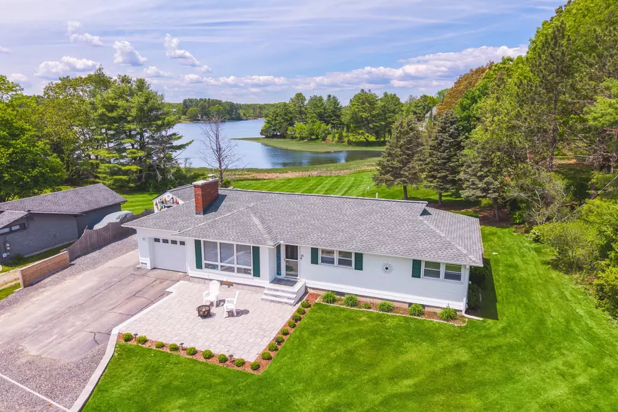 18 Trafton LN, Kittery, ME 03904