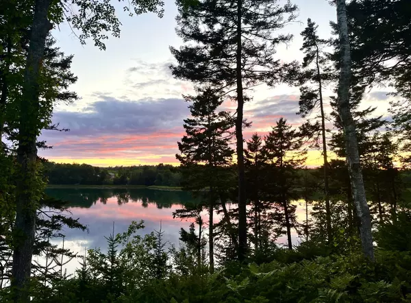 Lamoine, ME 04605,52 Boulder Cove WAY