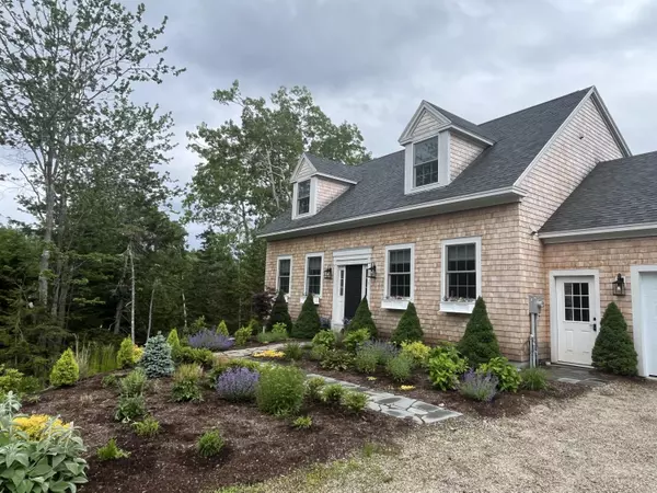 Lamoine, ME 04605,52 Boulder Cove WAY