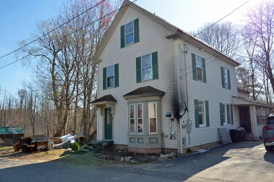 13 Hazen ST, Norway, ME 04268