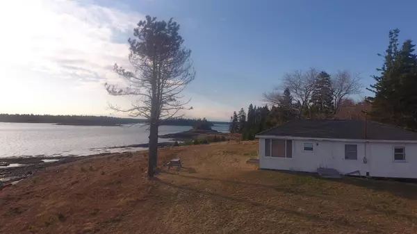 Milbridge, ME 04658,63 Headland RD