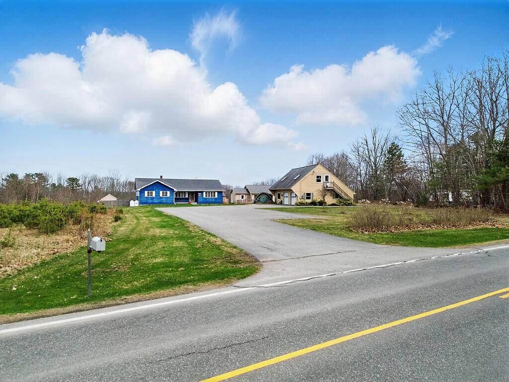 166 Weeks Mills RD, China, ME 04358