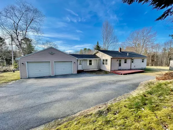 39 Saunders RD, Greene, ME 04236