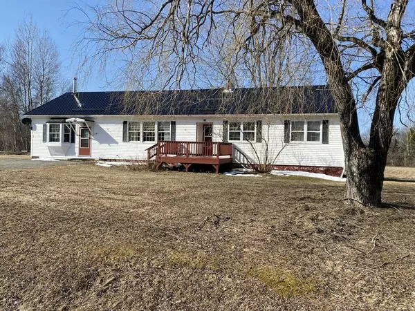 Mattawamkeag, ME 04459,48 Medway RD