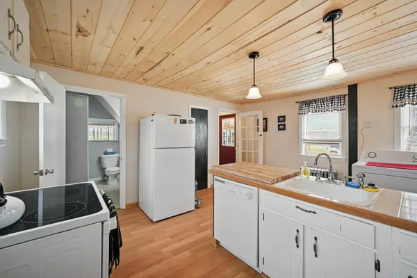 Newport, ME 04953,126 Elm ST