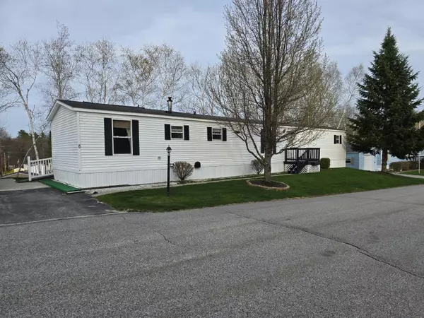 8 Sycamore DR, Norway, ME 04268