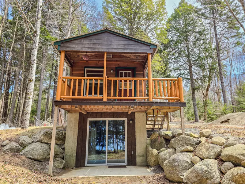 92 Stratton LN, Eastbrook, ME 04634