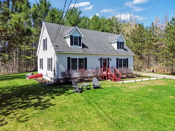 10 Peck DR, Newport, ME 04953