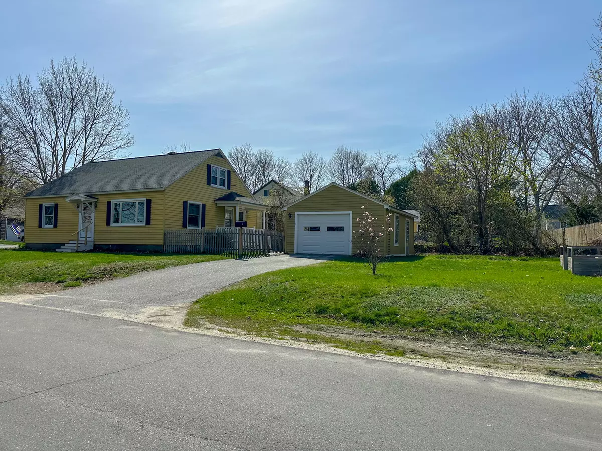 Topsham, ME 04086,1 Garden DR