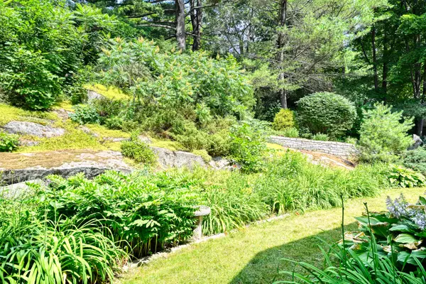 Hallowell, ME 04347,3 The Ledges ST