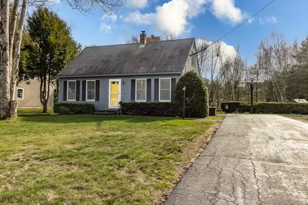 Topsham, ME 04086,11 Ivanhoe DR