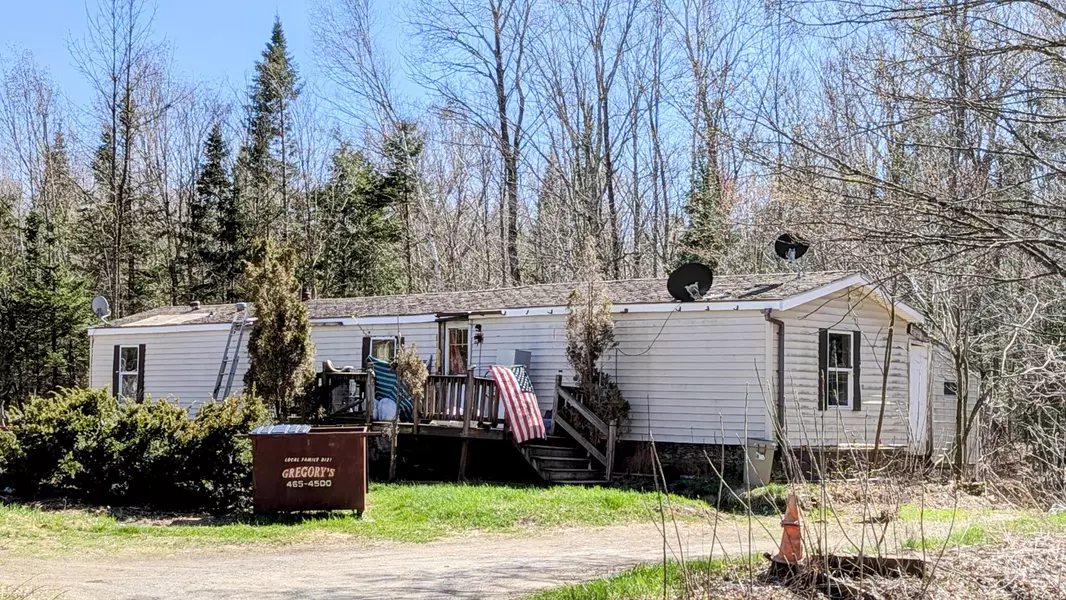 653 Canaan RD, Skowhegan, ME 04976