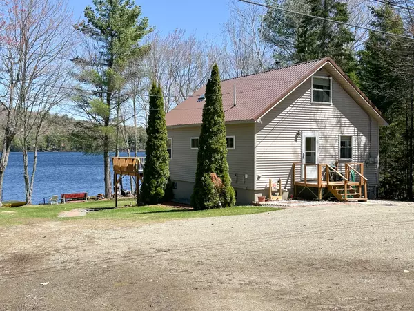 Lincoln, ME 04457,22 Cedar LN