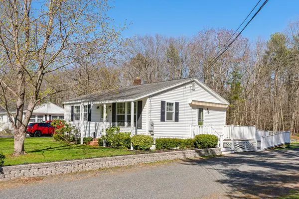 Kennebunk, ME 04043,32 Maple AVE