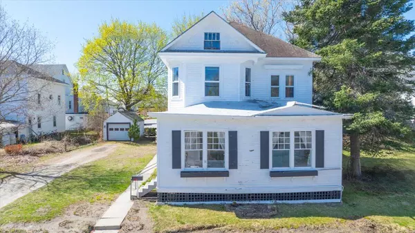 Winthrop, ME 04364,14 Central ST