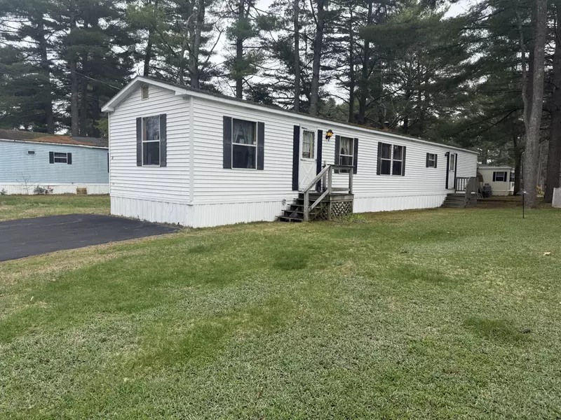 21 Larry LN, Brunswick, ME 04011