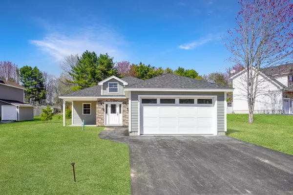 5 Country DR, Old Orchard Beach, ME 04064