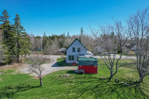 Southwest Harbor, ME 04679,252 Seawall RD