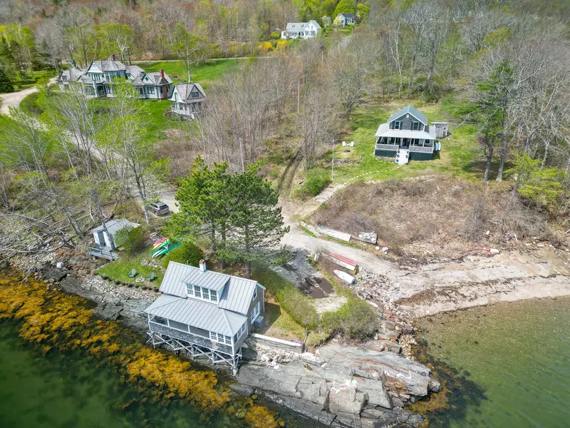24-25 Central Landing RD, Chebeague Island, ME 04017