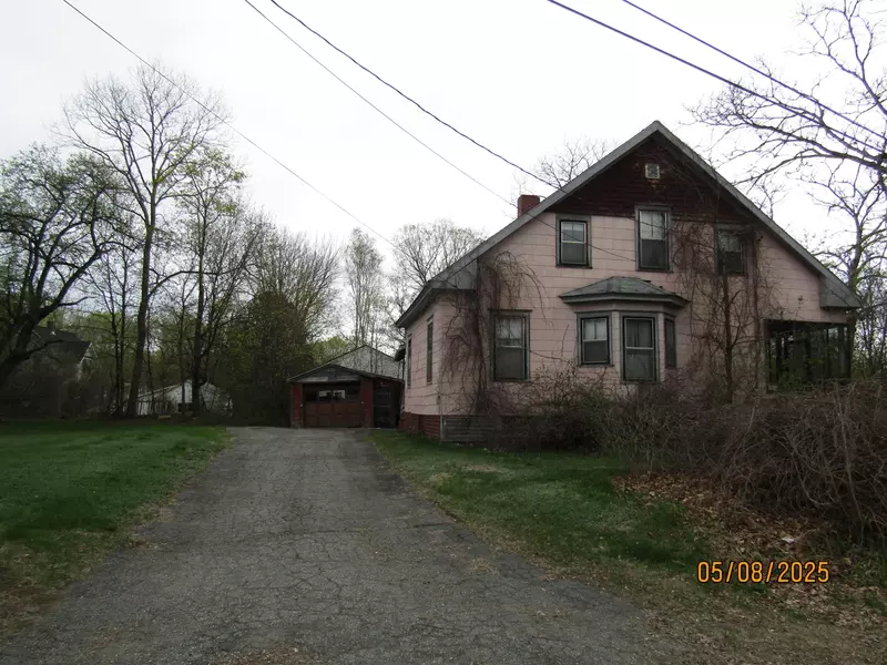 8 Water ST, Milo, ME 04463