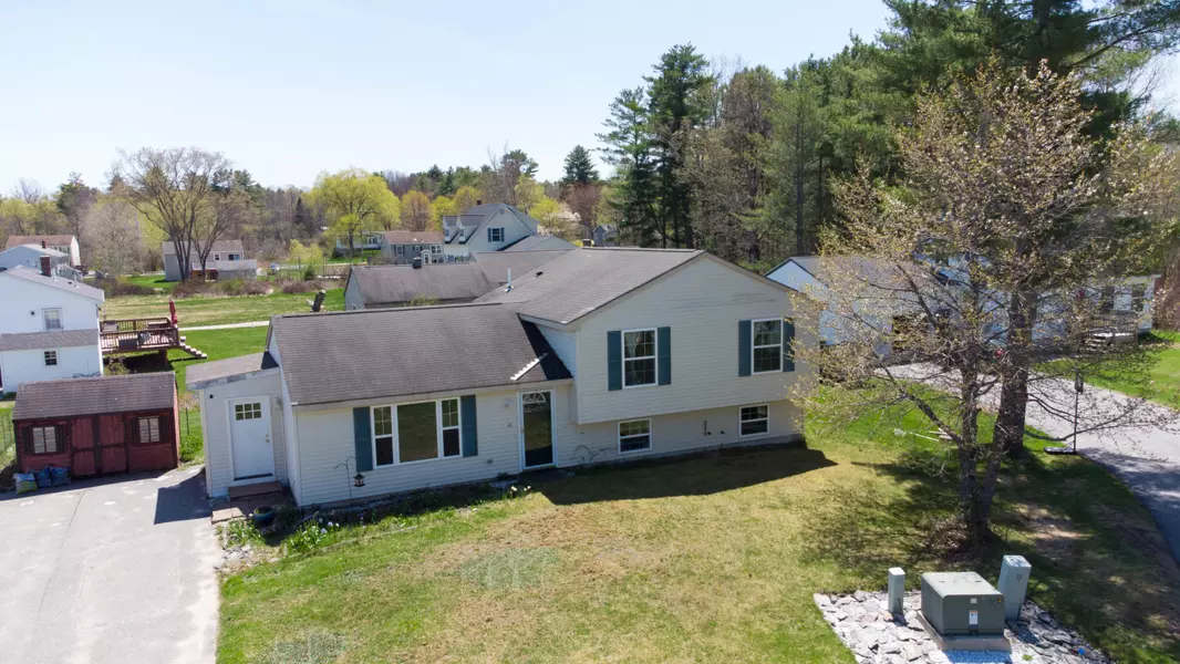 41 Hannah DR, Gorham, ME 04038