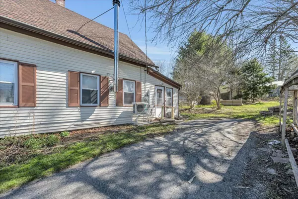 Bucksport, ME 04416,37 Pine ST