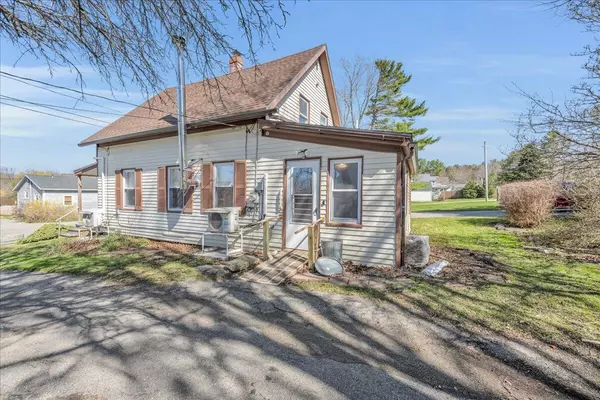 Bucksport, ME 04416,37 Pine ST