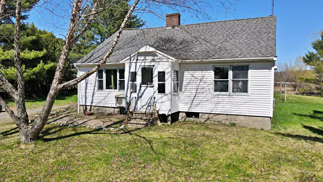 92 Clewleyville RD, Eddington, ME 04428