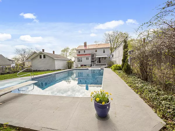 Waterville, ME 04901,16 Colonial ST