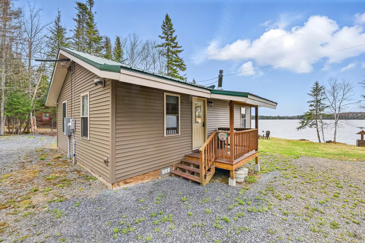 Rangeley, ME 04970,114 Chestnut LN