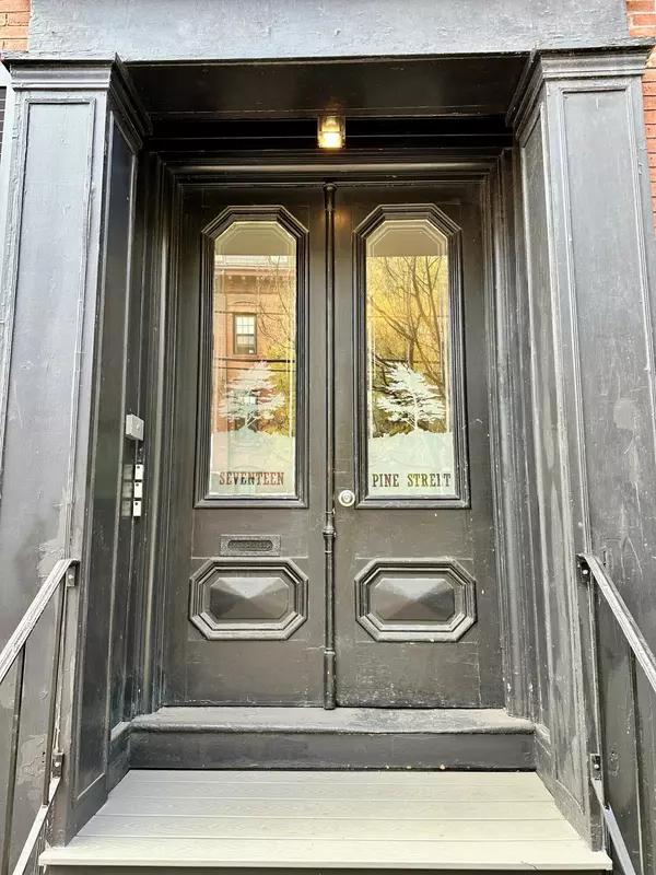 Portland, ME 04102,17 Pine ST #1